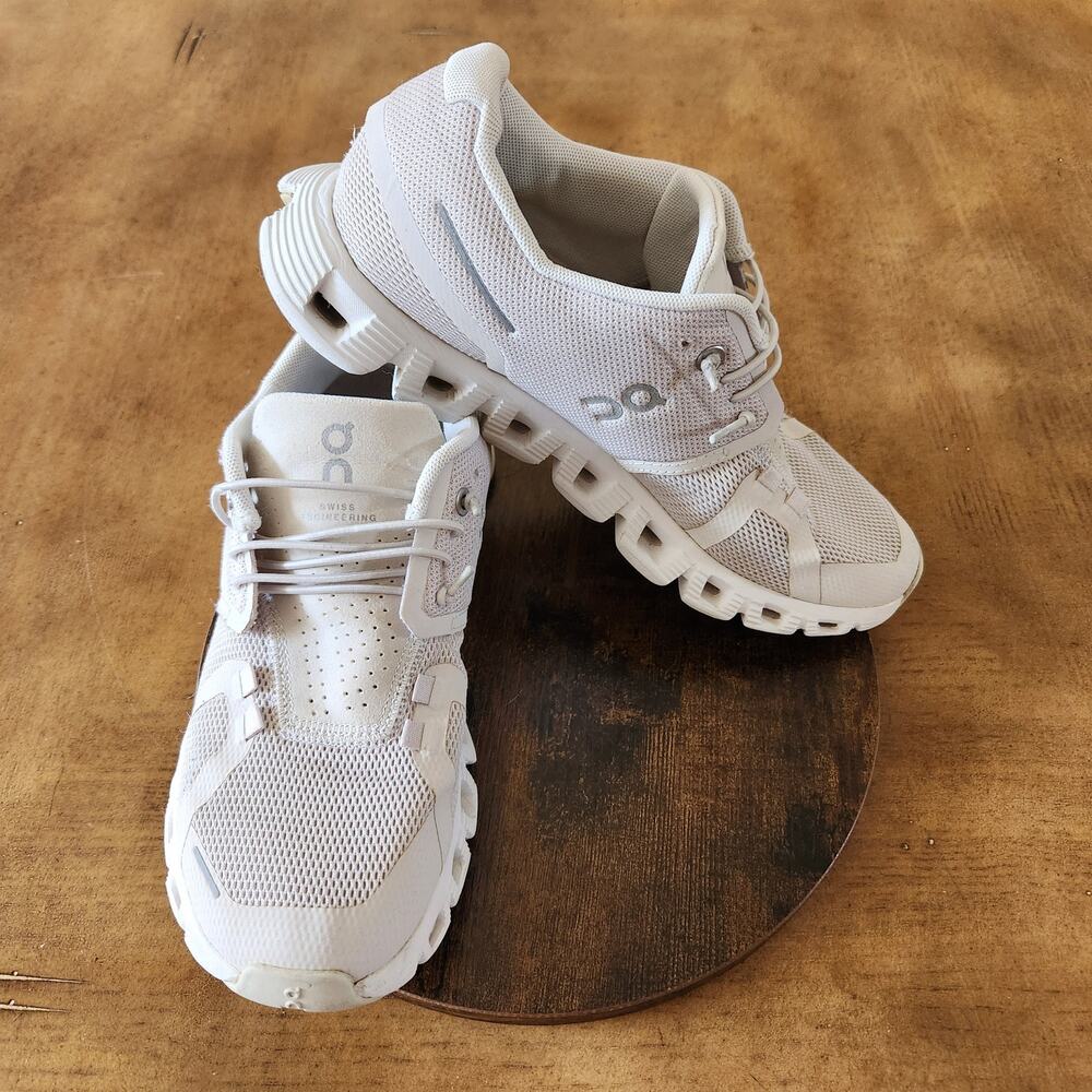 On Cloud Women Cloud 5 Shoes 6.5 Pearl White Sneakers Running Sightseeing Travel